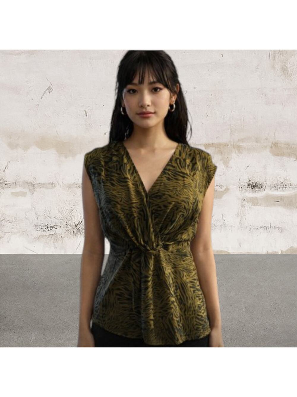 Halogen NWT Twist Front Top In Olive Black Splice Animal-Size Small